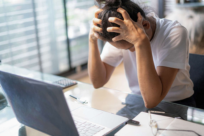 GettyImages-1333231206-347bd65f9c1447d99382bc5f1d52506d A stress man in office