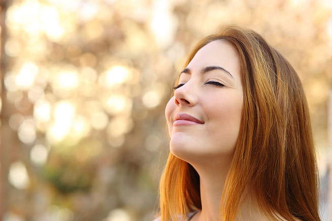 whatisthedifferencebetweenaffectemotionandmood2 a woman in fresh air taking deep breath