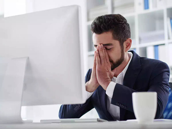 six-ways-to-cope-with-anger-in-a-professional-setting s distressful angry man in front of a computer