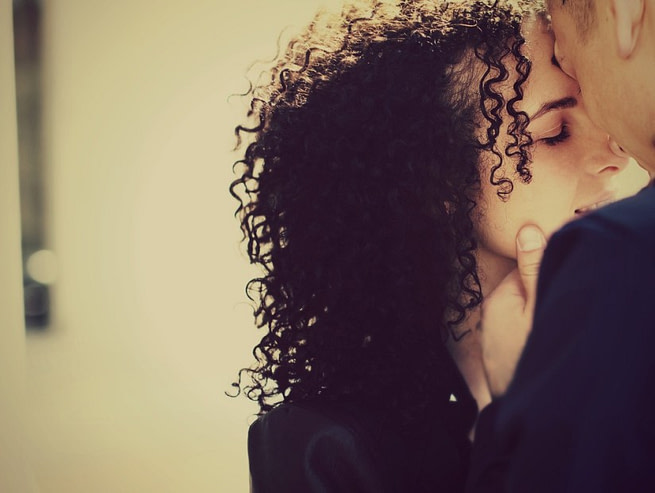 fighting-fair-TITLE-e1425299107694 A man kissing to wife's forehead after a fight