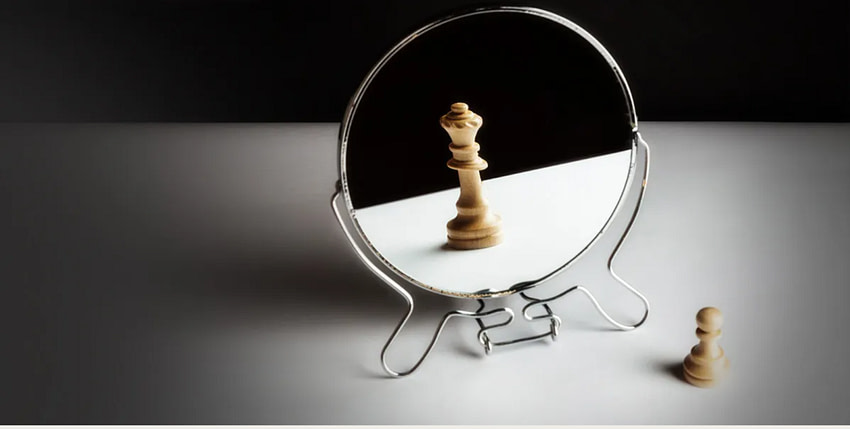 Screen-Shot-2021-06-16-at-7.44.14-PM-1440x727 A mirror reflecting image of a chess pieces